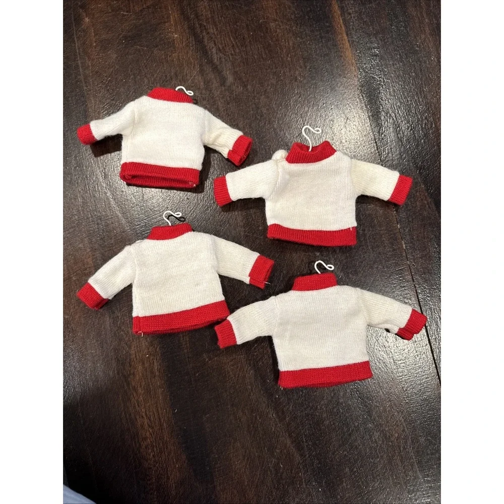 Lot of 4 vintage christmas sweater ornaments in hangers - Picture 3 of 3
